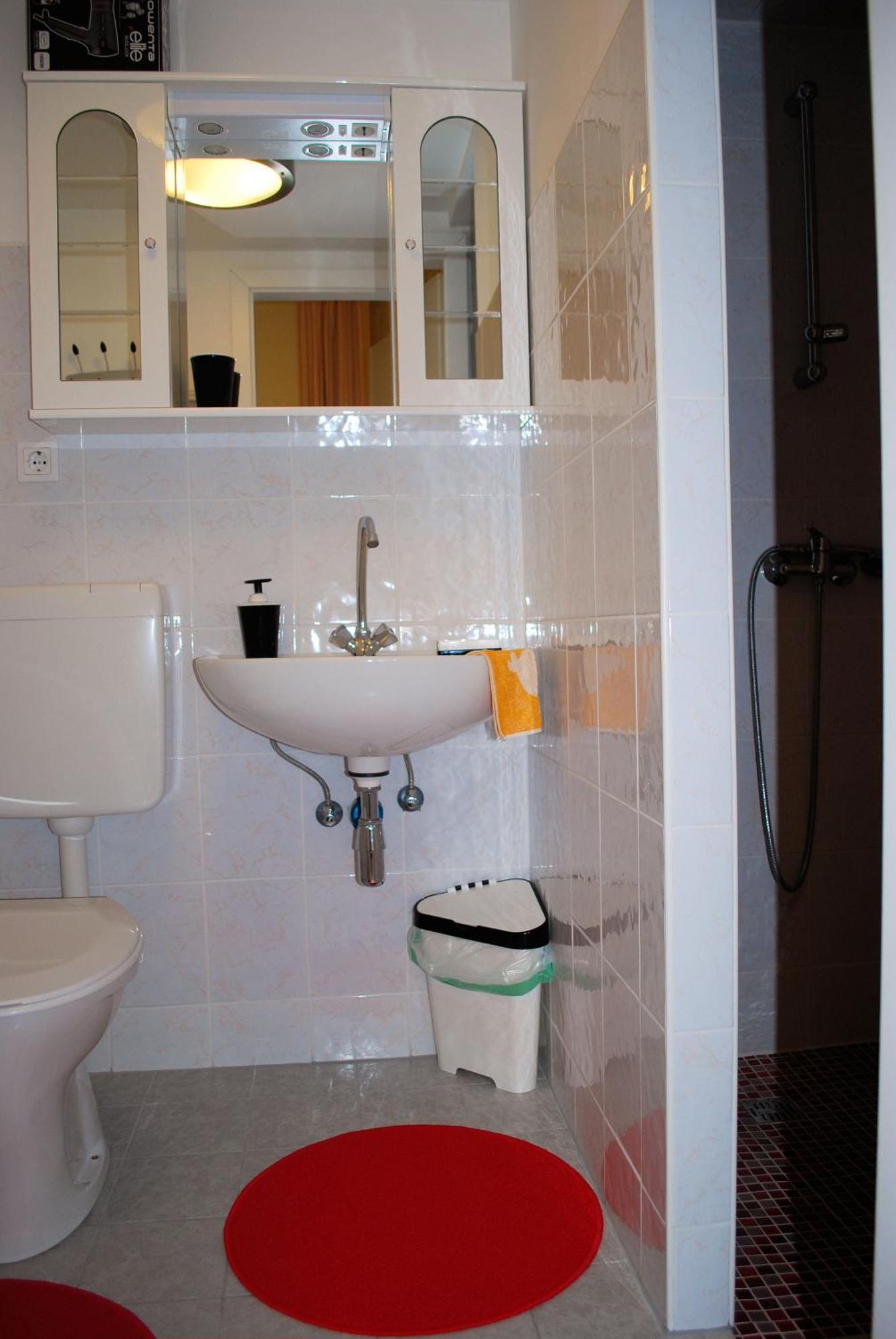 Heine Apartment *